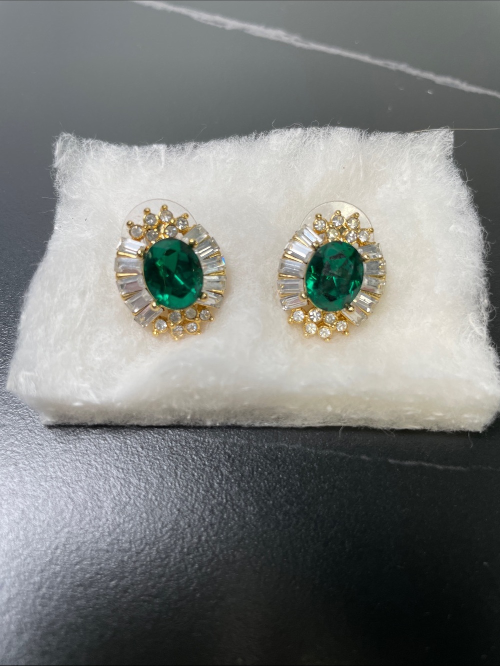 BRILLIANT GREEN STONE SURROUNDED BY  BAGUETTE AND ROUND CRYSTALS FTL-09-111